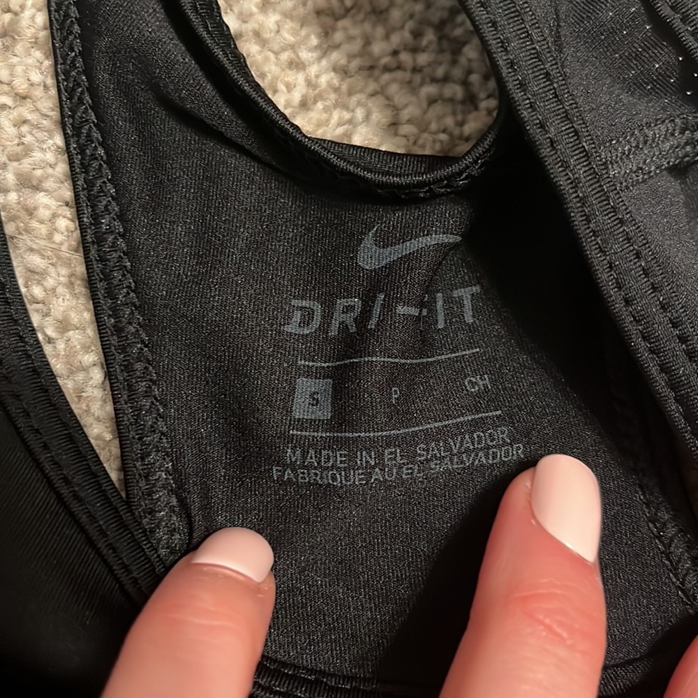 Two Nike Tank Tops - Picture 4 of 4